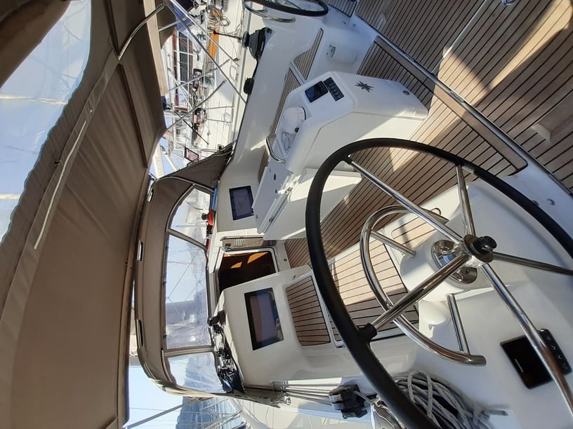 Volos Sailboat 3 cabin 8 berths 8 guests 12.02 m Listing Number: #15310 4