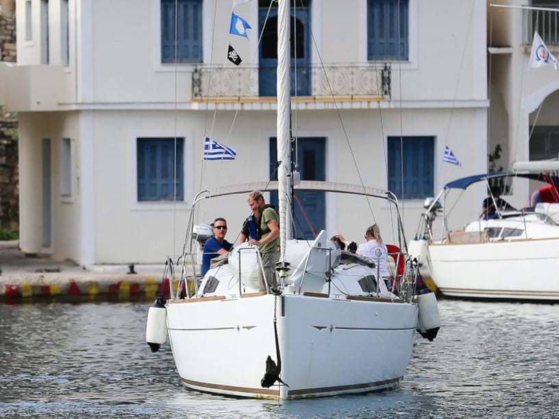 Gouvia Voilier Cabine 2  Couchettes 6  Invités 6  9.96 m Numéro de l'annonce: #15317