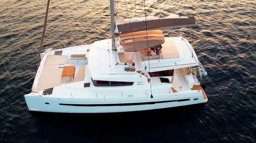 Salerne Catamaran Cabine 4  Couchettes 8  Invités 8  16.8 m Numéro de l'annonce: #15320