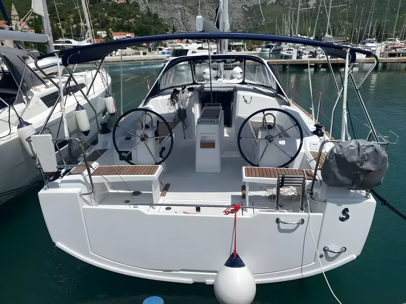 Dubrovnik Zeilboot Cabine 3  8  slaapplaatsen 8  gasten 11.5 m Lijstnummer: #15322