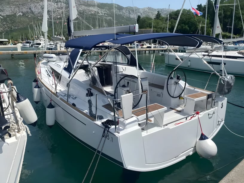 Dubrovnik Zeilboot Cabine 3  8  slaapplaatsen 8  gasten 11.5 m Lijstnummer: #15322 3