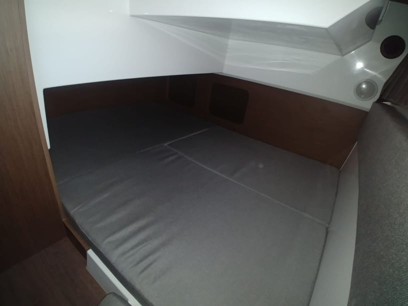 Bacoli, N.A. Bateau à moteur Cabine 2  Couchettes 5  Invités 5  8.72 m Numéro de l'annonce: #15323 4