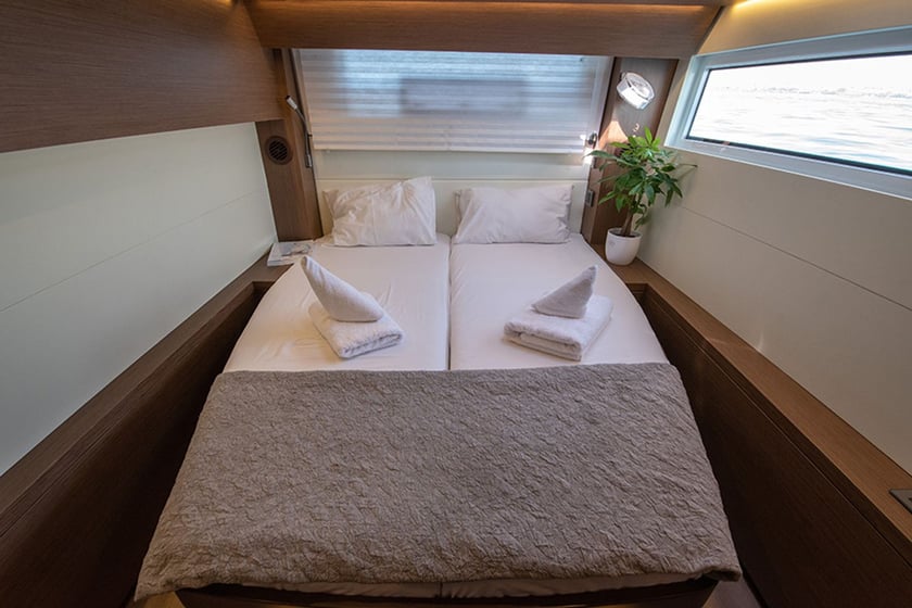 Kos Catamarano cabina 7  cuccette 12  12  ospiti 15.3 m Numero dell'inserzione: #15329 4