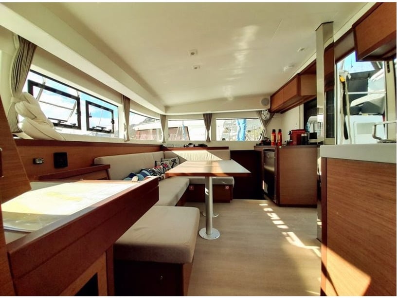 Dubrovnik Catamaran 6 cabin 12 berths 12 guests 11.74 m Listing Number: #15342 2