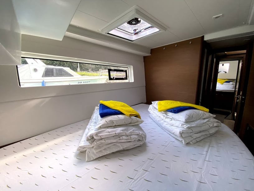 Dubrovnik Catamaran 6 cabin 12 berths 12 guests 11.74 m Listing Number: #15342 5