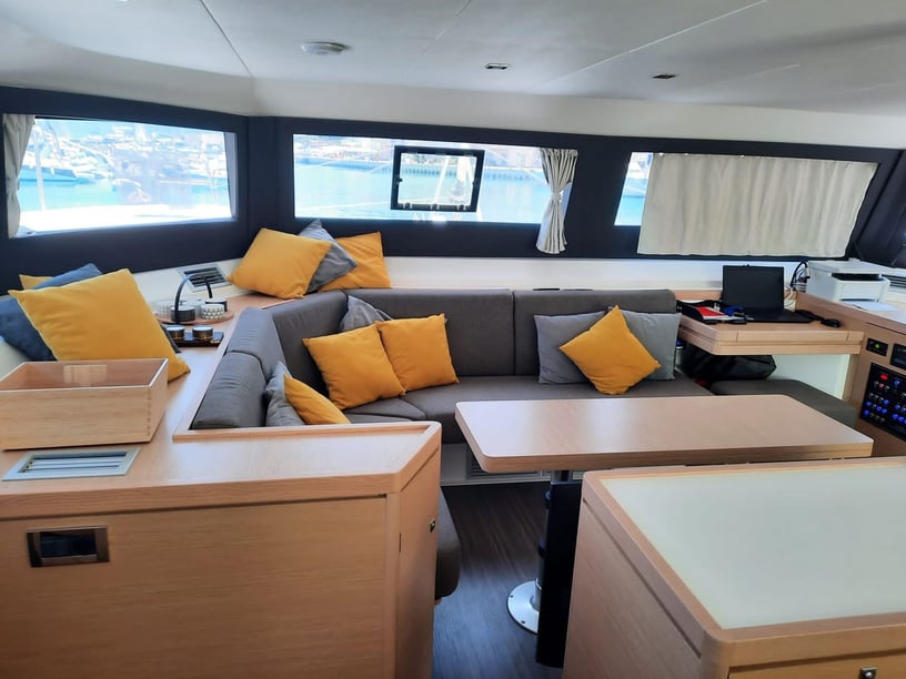 Capo d'Orlando Catamaran Cabine 4  10  slaapplaatsen 8  gasten 14.7 m Lijstnummer: #15351 2