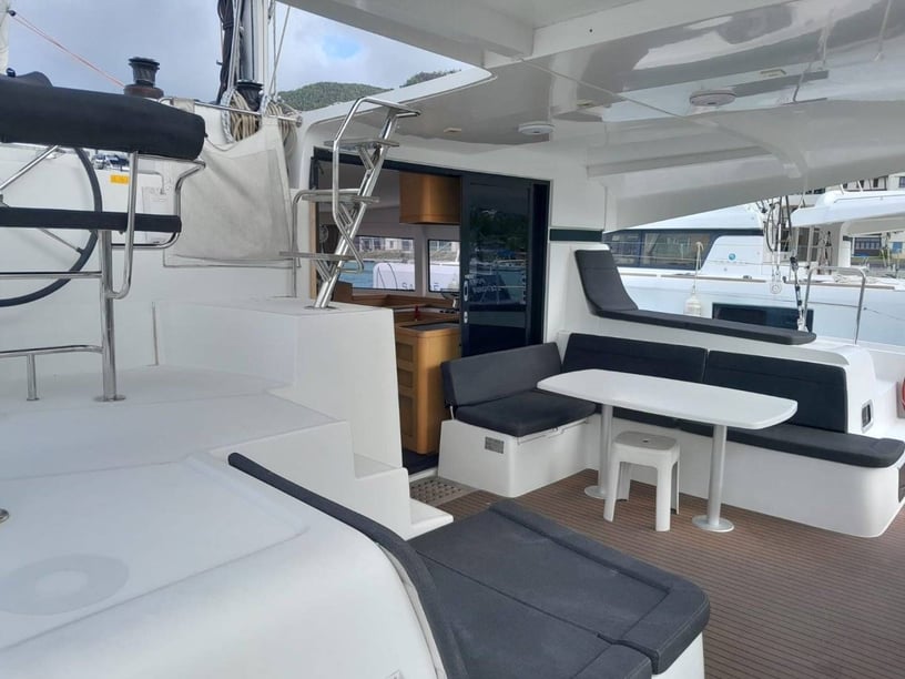 Misschien, Victoria Catamaran Cabine 4  7  slaapplaatsen 7  gasten 12.94 m Lijstnummer: #15361 2