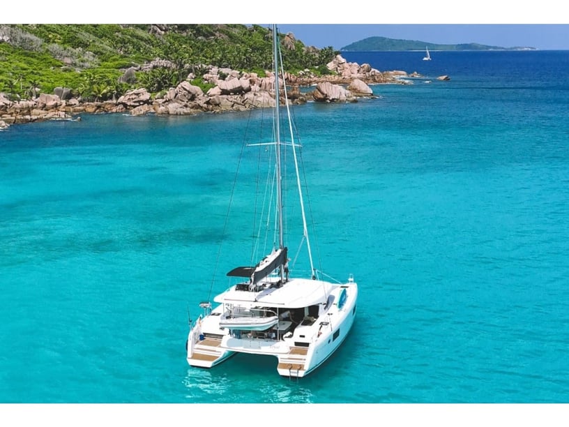 Misschien, Victoria Catamaran Cabine 4  7  slaapplaatsen 7  gasten 12.94 m Lijstnummer: #15361