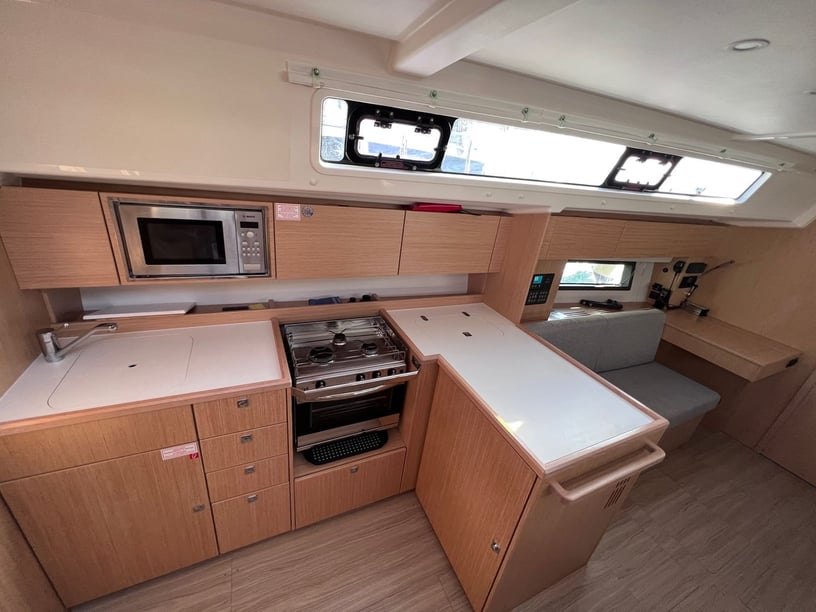 Volos Sailboat 3 cabin 8 berths 8 guests 12.04 m Listing Number: #15363 2