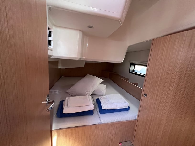 Volos Sailboat 3 cabin 8 berths 8 guests 12.04 m Listing Number: #15363 5