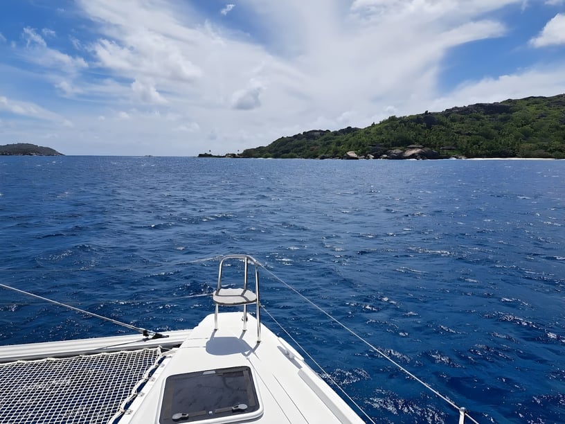 Mahé, Victoria Catamaran Cabine 6  Couchettes 10  Invités 10  12.8 m Numéro de l'annonce: #15372 5