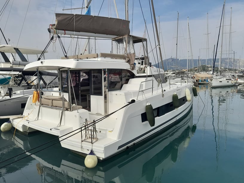 Prévéza Catamaran Cabine 4  Couchettes 10  Invités 10  12.31 m Numéro de l'annonce: #15410