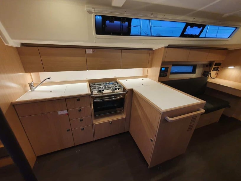 Zakynthos Sailboat 3 cabin 8 berths 8 guests 12.4 m Listing Number: #15413 4