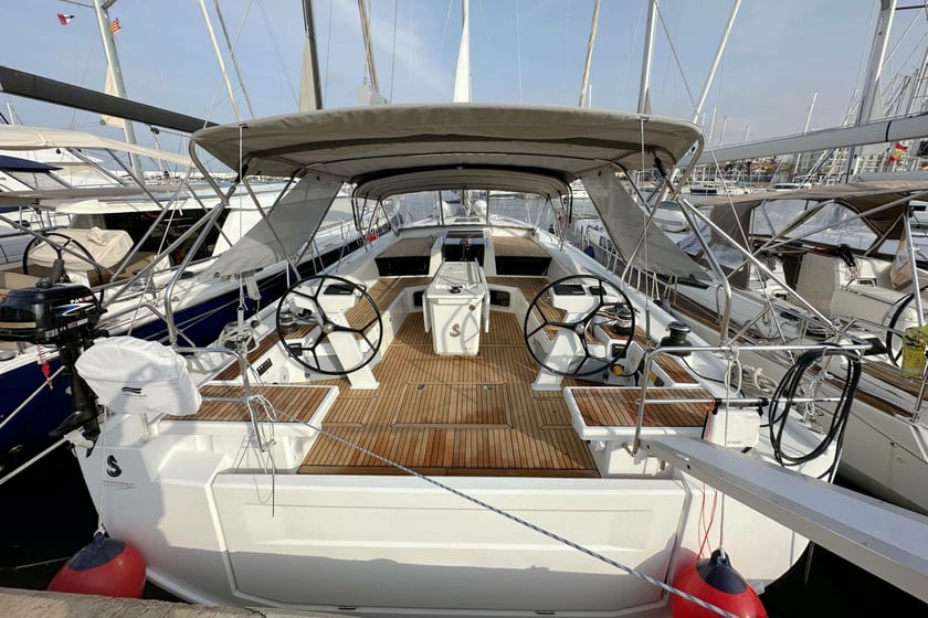 Can Pastilla Sailboat 6 cabin 12 berths 12 guests 15.94 m Listing Number: #15427