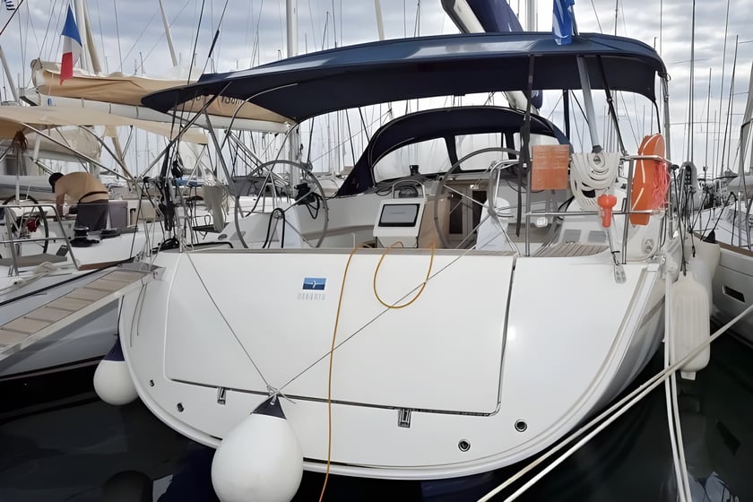 Athènes Voilier Cabine 5  Couchettes 10  Invités 10  15.6 m Numéro de l'annonce: #15444