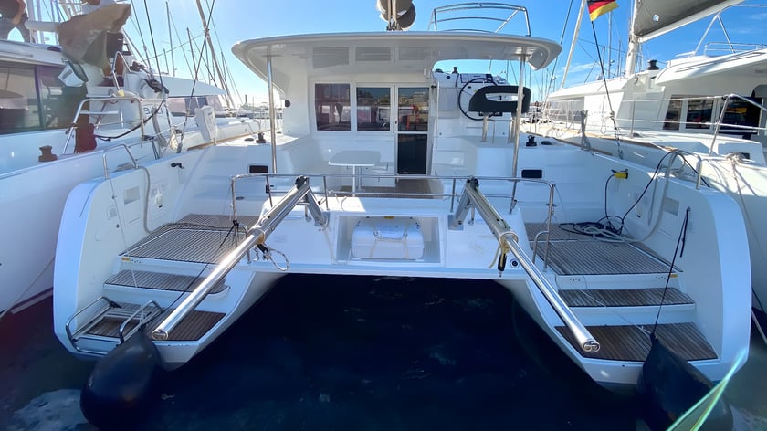 Can Pastilla Catamaran 5 cabin 11 berths 11 guests 11.74 m Listing Number: #15448