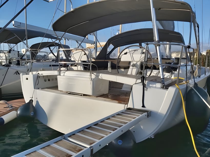 Lavrion Zeilboot Cabine 5  10  slaapplaatsen 10  gasten 15.55 m Lijstnummer: #15474 3