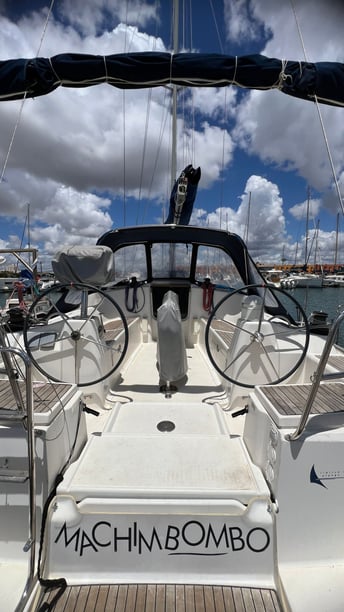 Portimão Velero Cabina 3  6  literas 8  invitados 11.72 m Número de anuncio: #15483 3