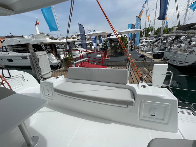 Ibiza Catamaran Cabine 5  Couchettes 11  Invités 11  11.33 m Numéro de l'annonce: #15492 4