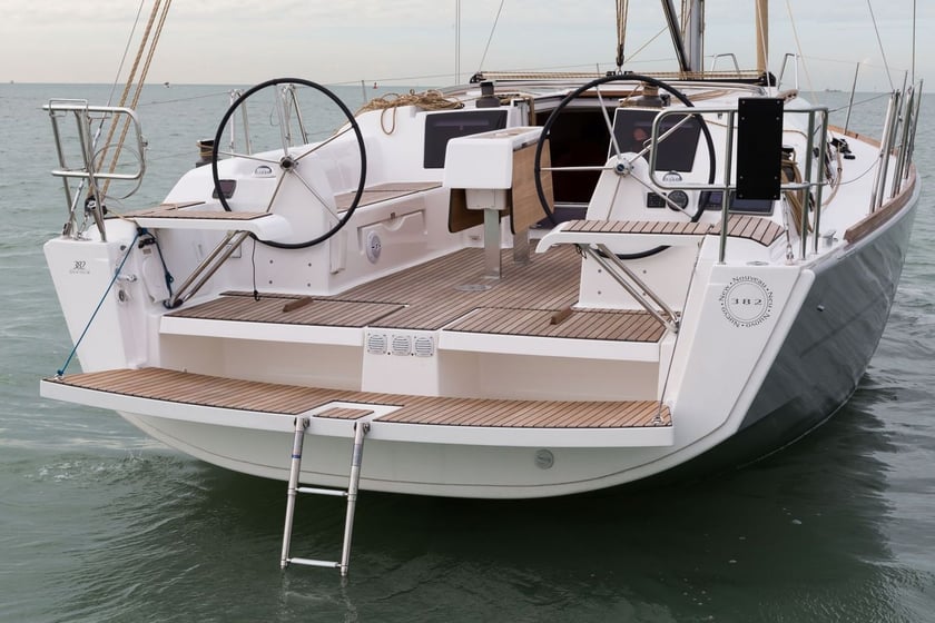 Roses Sailboat 3 cabin 8 berths 8 guests 11.23 m Listing Number: #15493 5