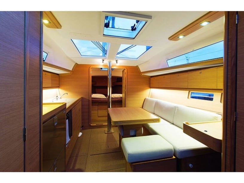 Roses Sailboat 3 cabin 8 berths 8 guests 11.23 m Listing Number: #15493 2