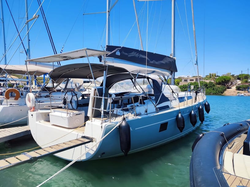 Lavrion Voilier Cabine 5  Couchettes 12  Invités 12  15.55 m Numéro de l'annonce: #15519