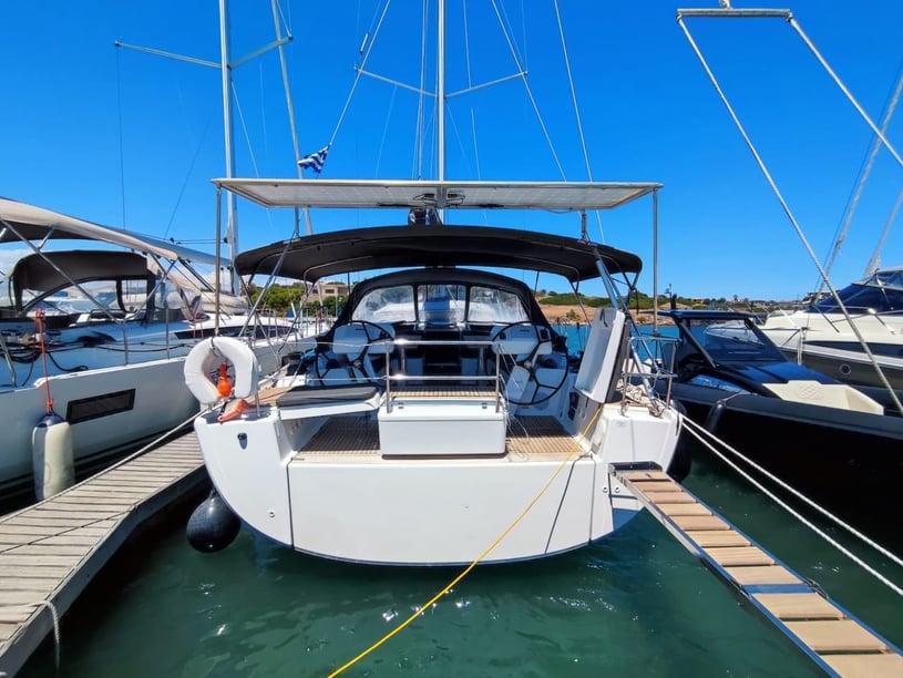 Lavrion Voilier Cabine 5  Couchettes 12  Invités 12  15.55 m Numéro de l'annonce: #15519 3