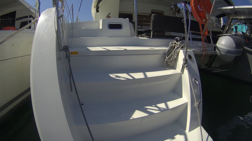 Misschien, Victoria Catamaran Cabine 6  10  slaapplaatsen 10  gasten 13.96 m Lijstnummer: #15520 3