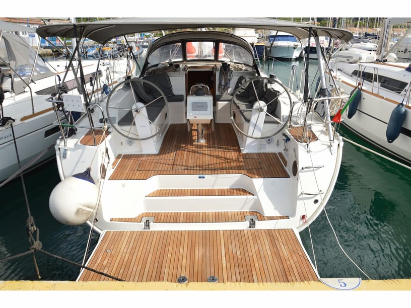 Tropea Sailboat 4 cabin 10 berths 10 guests 14.22 m Listing Number: #15534