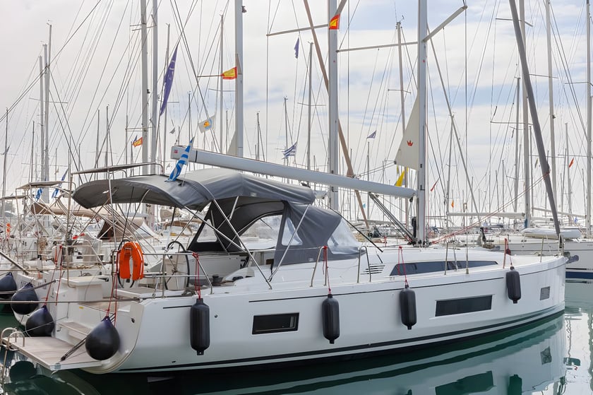 Athens Sailboat 4 cabin 9 berths 9 guests 14.6 m Listing Number: #15542 4