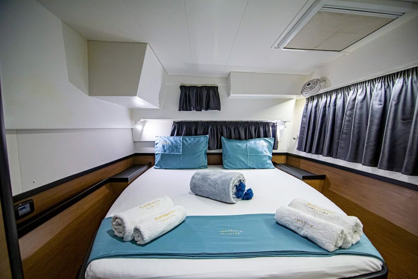 Preveza Catamarán Cabina 6  12  literas 12  invitados 12.94 m Número de anuncio: #15550 4