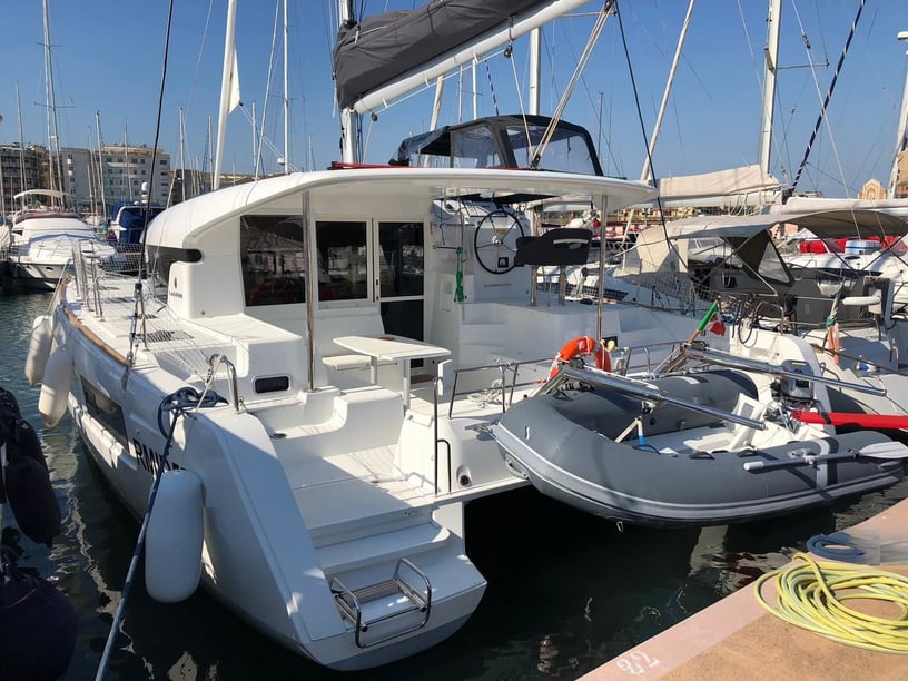 Roma Catamarano cabina 6  cuccette 12  12  ospiti 11.74 m Numero dell'inserzione: #15564