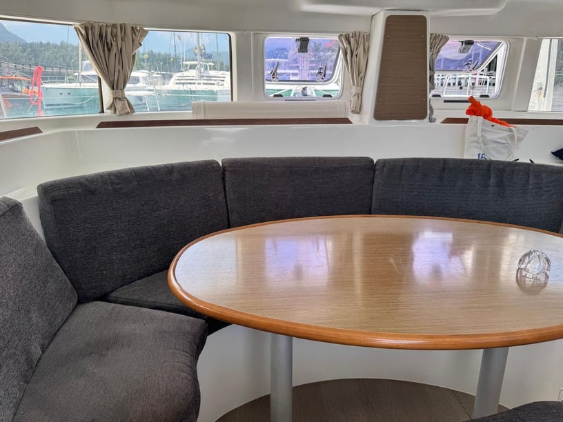 Misschien, Victoria Catamaran Cabine 6  10  slaapplaatsen 10  gasten 11.55 m Lijstnummer: #15566 2