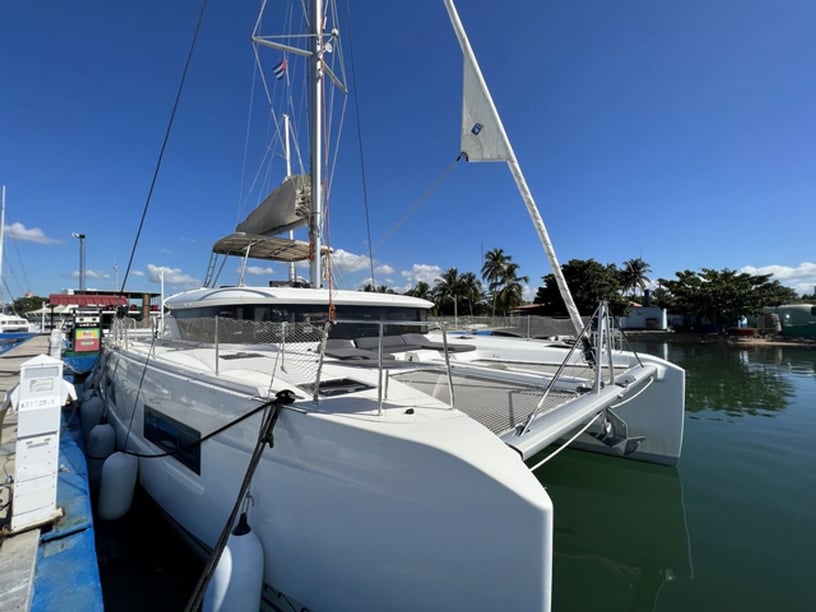 Cienfuegos Catamaran Cabine 6  Couchettes 10  Invités 10  13.99 m Numéro de l'annonce: #15571