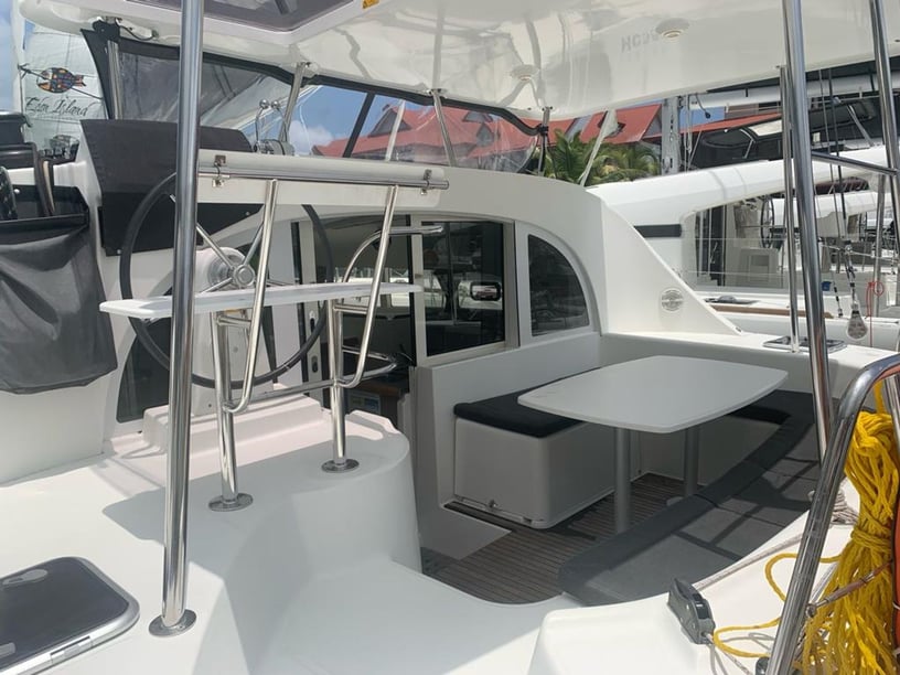 Misschien, Victoria Catamaran Cabine 6  10  slaapplaatsen 10  gasten 11.55 m Lijstnummer: #15572 4