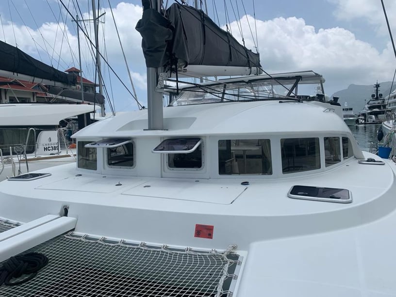 Misschien, Victoria Catamaran Cabine 6  10  slaapplaatsen 10  gasten 11.55 m Lijstnummer: #15572