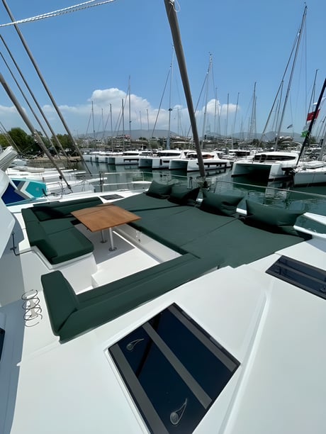 Atenas Catamarán Cabina 7  12  literas 12  invitados 14.32 m Número de anuncio: #15577 5