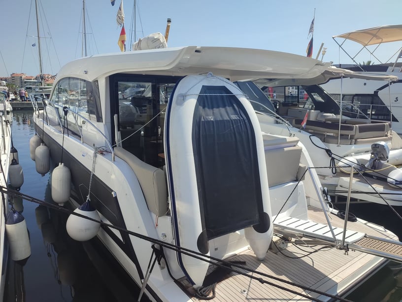 Biograd Bateau à moteur Cabine 3  Couchettes 6  Invités 6  11.99 m Numéro de l'annonce: #15587 5