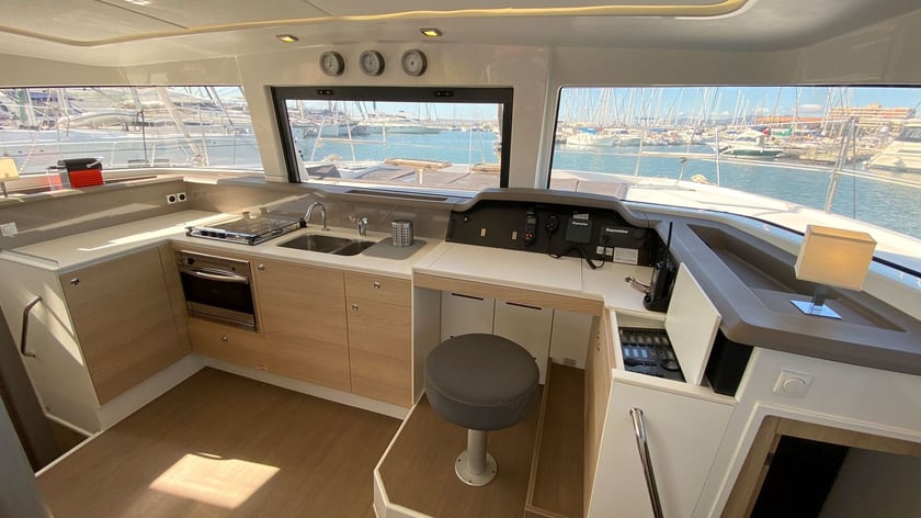 Can Pastilla Catamaran 4 cabin 10 berths 10 guests 11.99 m Listing Number: #15595 4