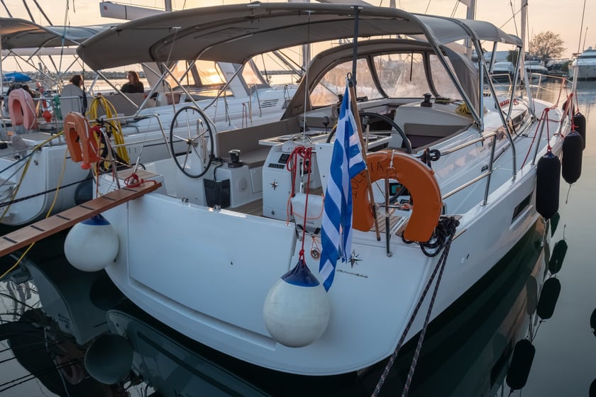 Lefkada Zeilboot Cabine 4  10  slaapplaatsen 10  gasten 13 m Lijstnummer: #15608 4