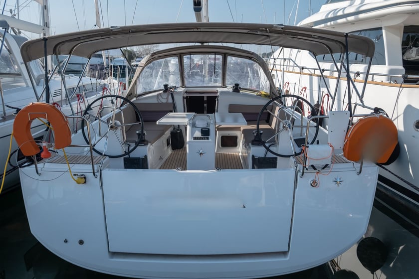 Lefkada Zeilboot Cabine 4  10  slaapplaatsen 10  gasten 13 m Lijstnummer: #15608 5