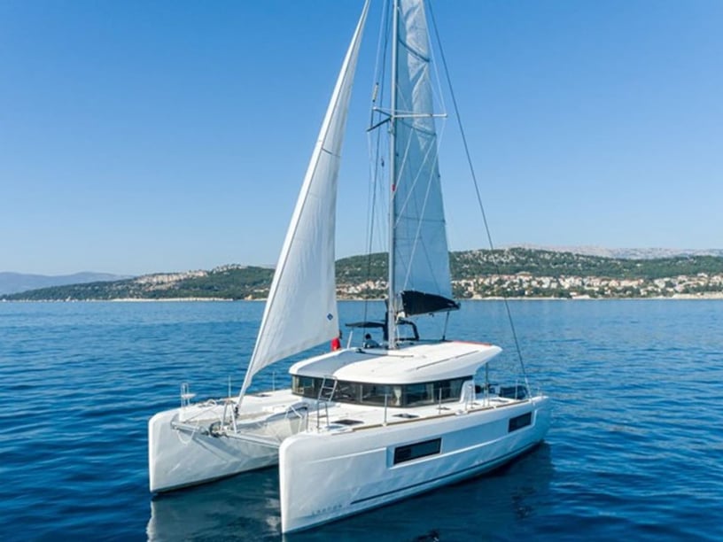 Primošten Catamaran 4 cabin 12 berths 12 guests 11.74 m Listing Number: #15618