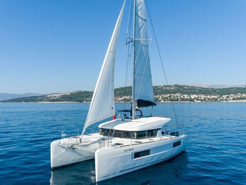 Primošten Catamaran 4 cabin 12 berths 12 guests 11.74 m Listing Number: #15618