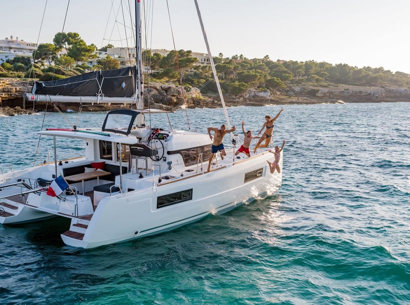 Mahé, Victoria Catamaran Cabine 4  Couchettes 10  Invités 10  11.74 m Numéro de l'annonce: #15637 3