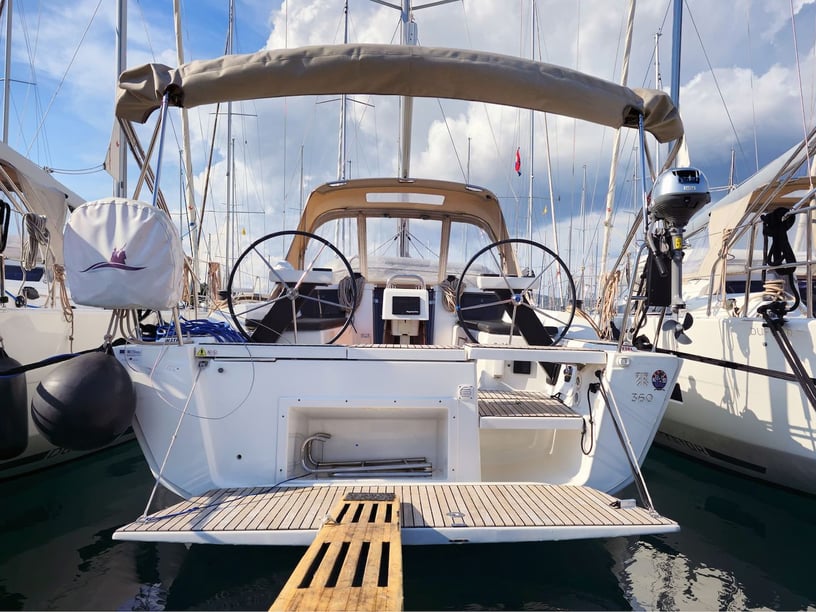 Rogoznica Zeilboot Cabine 2  6  slaapplaatsen 6  gasten 10.73 m Lijstnummer: #15645