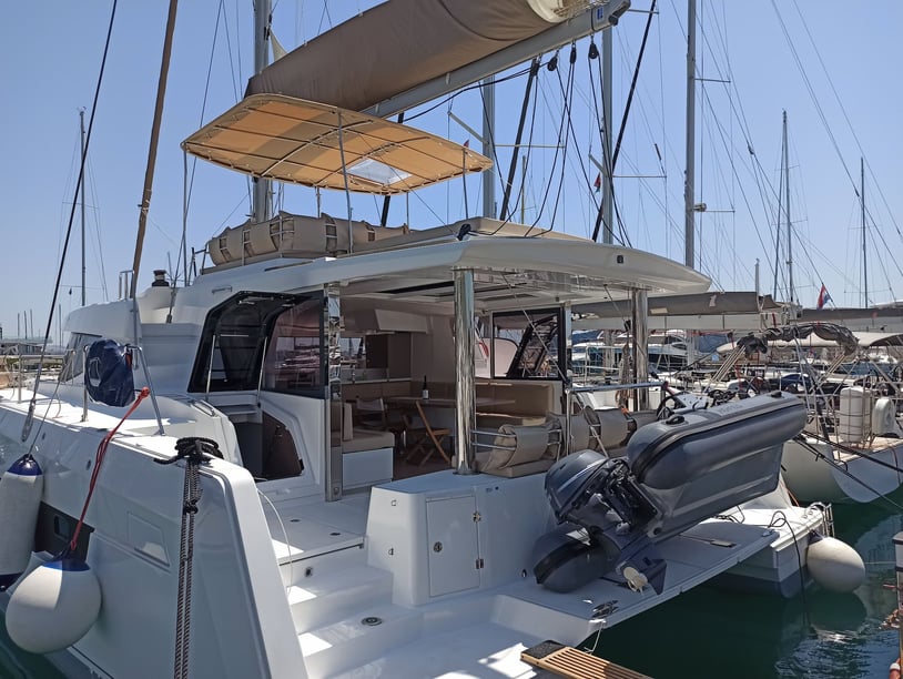 Kaštel Gomilica Catamaran Cabine 6  12  slaapplaatsen 12  gasten 14.82 m Lijstnummer: #15689 5