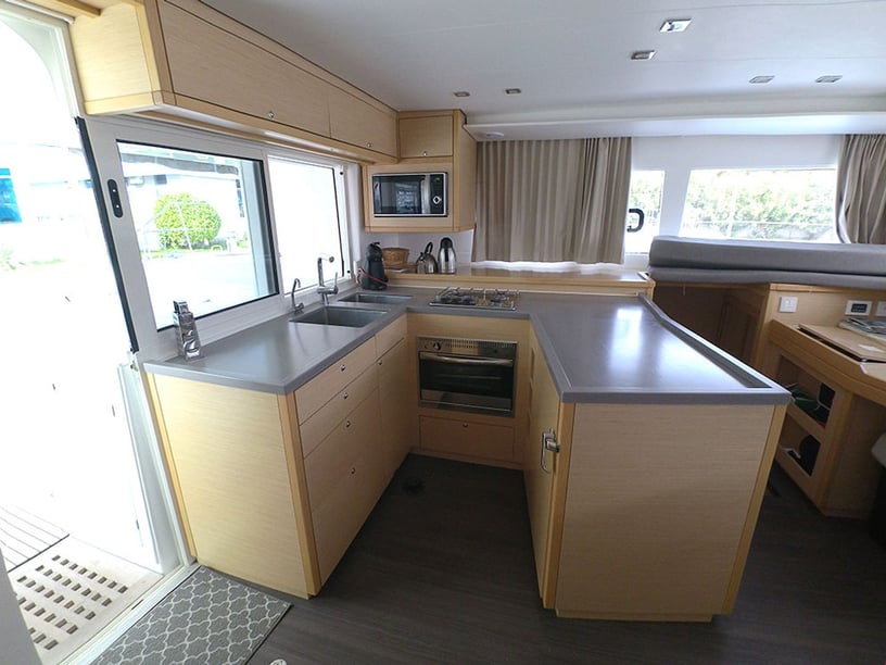 Kaštel Gomilica Katamaran 4 kabin Konaklama 8 kişi Seyir 10 kişi 13.96 m İlan No: #15700 2