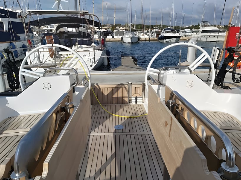 Lavrion Barca a vela cabina 4  cuccette 10  10  ospiti 13.85 m Numero dell'inserzione: #15717 4