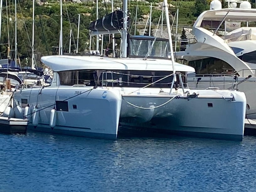 Primošten Catamaran 4 cabin 12 berths 12 guests 12.8 m Listing Number: #15718 3