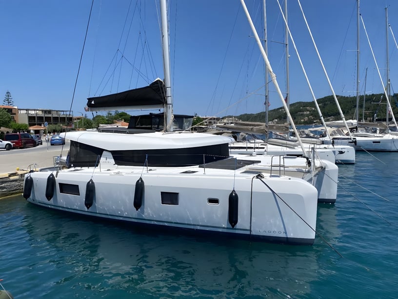 Skiathos Catamarano cabina 6  cuccette 10  10  ospiti 12.8 m Numero dell'inserzione: #15724